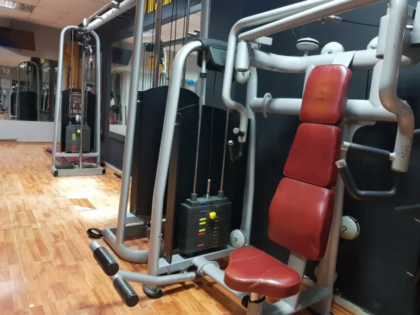 Tirane, shes Shitet Biznesi Palester aktive ne gjendje pune, Komuna e Parisit 29.000 €