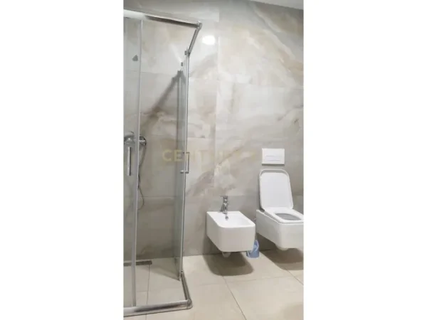 Tirane, jepet me qera apartament 2+1+Ballkon Kati 2, 105 m² 550 € (Rruga Tom Plezha)