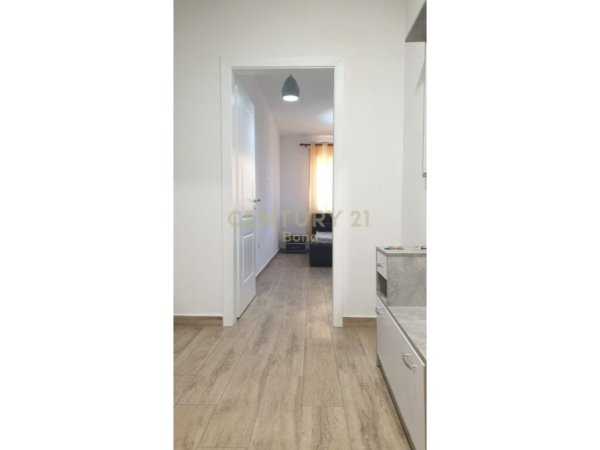Tirane, jepet me qera apartament 2+1+Ballkon Kati 2, 105 m² 550 € (Rruga Tom Plezha)