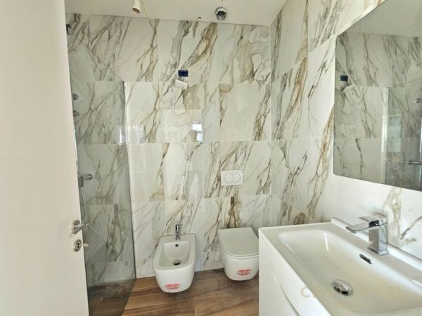 Tirane, jap me qera zyre+POST PARKIMI , 149 m² 1.400 € (Lake View Residences, Liqeni i Tiranës)