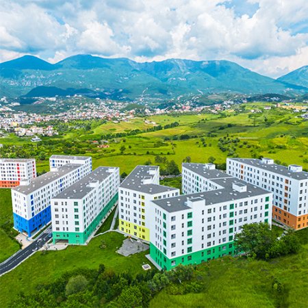 Tirane, jepet me qera apartament 2+1+Aneks+Ballkon Kati 4, 96 m² 450 € (ali demi)