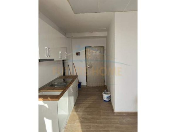 Shkembi Kavajes, shitet garsonier Kati 5, 36 m² 24.000 Euro (FAFA,HOTEL)