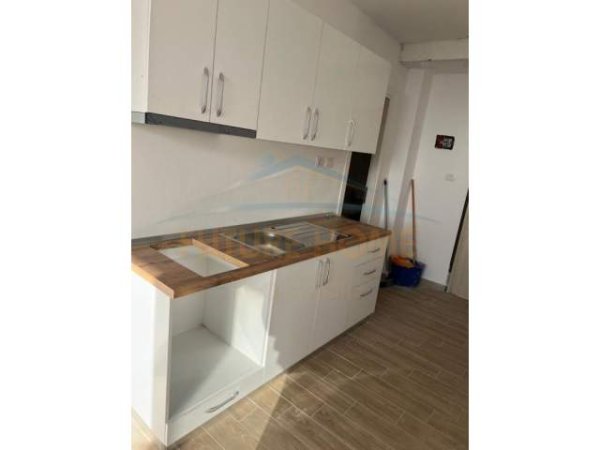 Shkembi Kavajes, shitet garsonier Kati 5, 36 m² 24.000 Euro (FAFA,HOTEL)