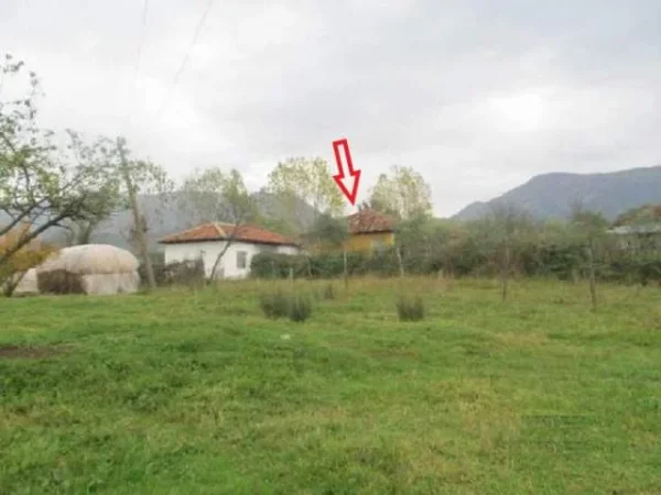 Verjon, Kruje, Shitet Ullishte + Truall + Ndertese, Cmimi Referues 2.800.000 Leke