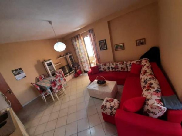 Tirane, shitet apartament 2+1 Kati 1, 906 m² 105.000 Euro (Kodra e Diellit)