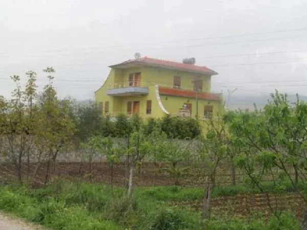 Fushe Kruje, Shitet Truall 2,008 m2 dhe Ndertese 121 m2, Cmimi Fillestar 11.520.000 Leke