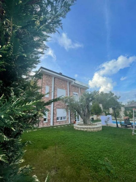 Tirane, shitet apartament 5+1 Kati 2, 360 m² 350.000 Euro (peze)