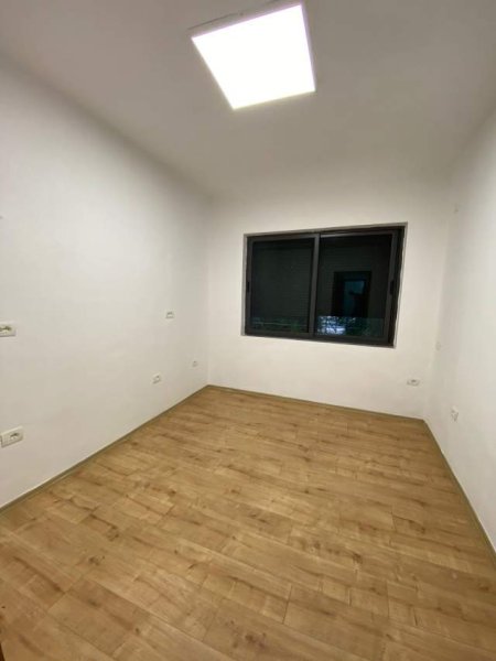 Tirane, jepet me qera apartament 2+1+A Kati 1, 75 m² 450 Euro (Mbrapa Ish Ekspozites)