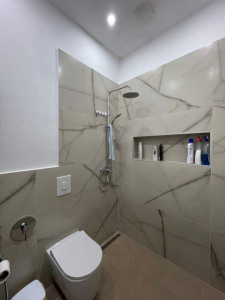 Tirane, jepet me qera apartament 1+1+BLK Kati 4, 70 m² 400 Euro (rruga Kavajes)