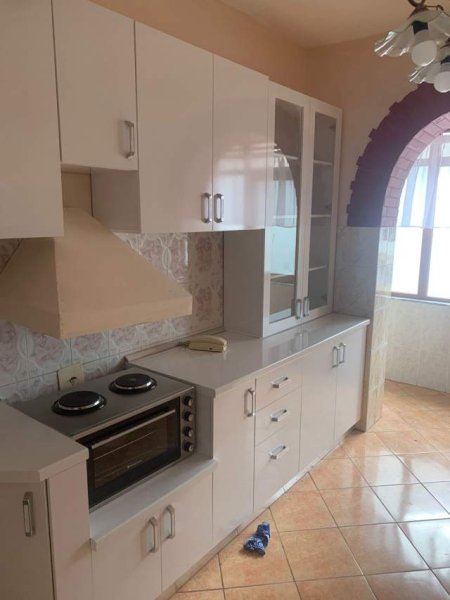 Tirane, jepet me qera apartament 3+1+BLK Kati 5, 90 m² 40.000 Leke (Rruga Vaso Pasha)