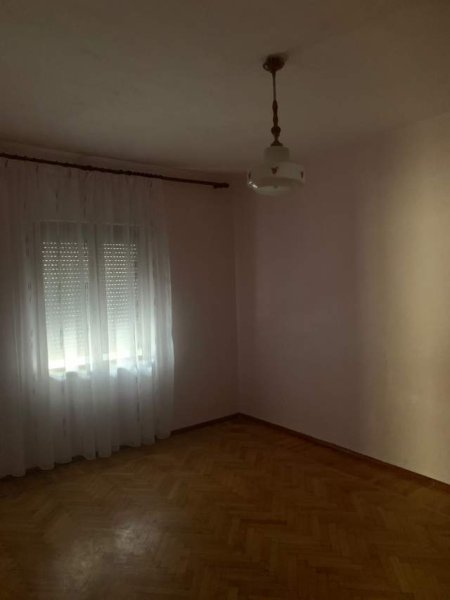 Tirane, jepet me qera apartament 3+1+BLK Kati 5, 90 m² 40.000 Leke (Rruga Vaso Pasha)