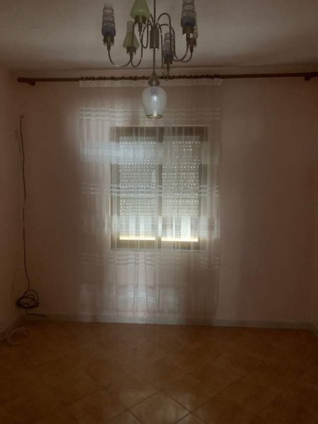 Tirane, jepet me qera apartament 3+1+BLK Kati 5, 90 m² 40.000 Leke (Rruga Vaso Pasha)