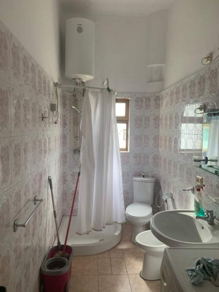 Tirane, jepet me qera apartament 3+1+BLK Kati 5, 90 m² 40.000 Leke (Rruga Vaso Pasha)