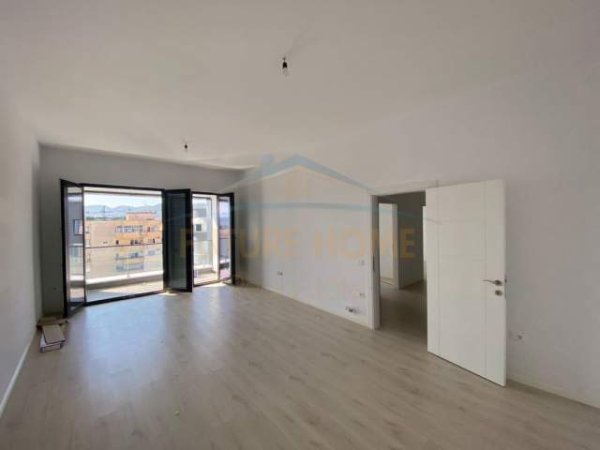 Tirane, shitet apartament 2+1+BLK Kati 10, 113 m² 210.000 Euro (Rruga e Kavajes)