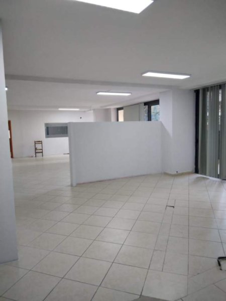 Tirane, jepet me qera zyre Kati 1, 160 m² 1.200 Euro (Faik Konica)