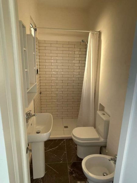 Apartament 2+1 me qira prane 21-Dhjetorit ne Tirane