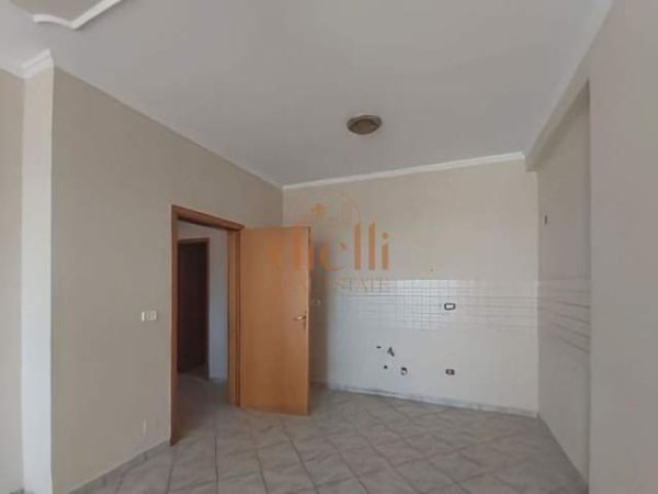 Tirane, shitet apartament Kati 5, 75 m² 90.000 Euro (21 Dhjetori)