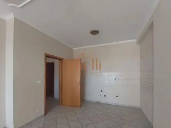 Tirane, shitet apartament Kati 5, 75 m² 90.000 Euro (21 Dhjetori)