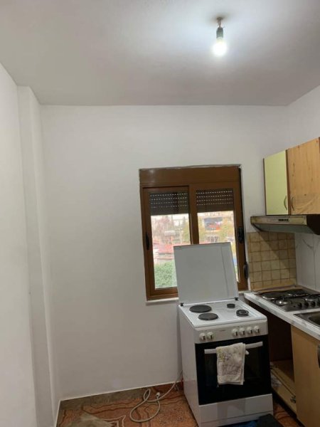 Tirane, jepet me qera apartament 3+1+BLK Kati 2, 95 m² 30.000 Leke (rruga Jordan Misja)