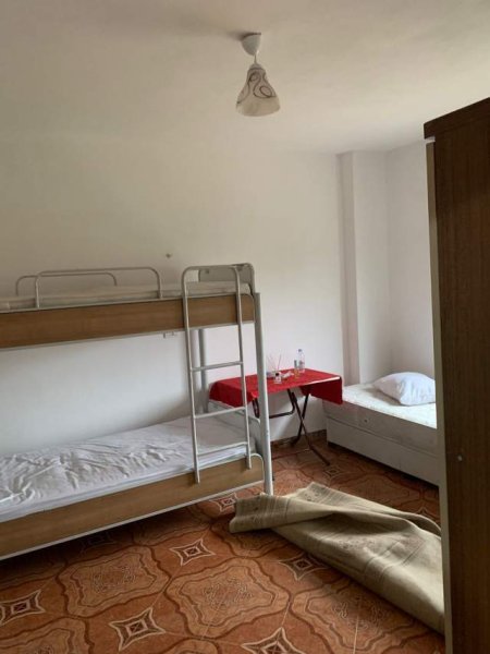 Tirane, jepet me qera apartament 3+1+BLK Kati 2, 95 m² 30.000 Leke (rruga Jordan Misja)