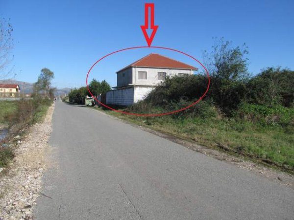 Shkoder, Dajc Shitet Truall 200 m² dhe Ndertese 121 m² me siperfaqe totale 7.350 m², 5.760.000 Leke