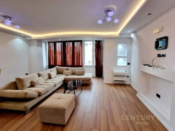 Tirane, jepet me qera apartament 2+1+BLK Kati 4, 115 m² 1.100 Euro (Blloku)