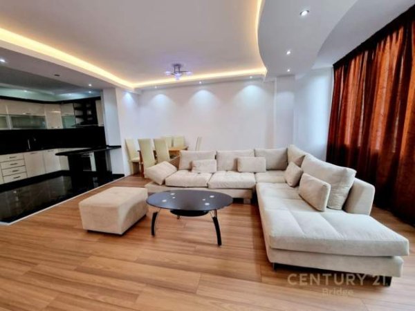 Tirane, jepet me qera apartament 2+1+BLK Kati 4, 115 m² 1.100 Euro (Blloku)