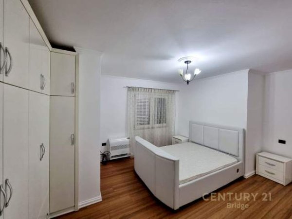 Tirane, jepet me qera apartament 2+1+BLK Kati 4, 115 m² 1.100 Euro (Blloku)