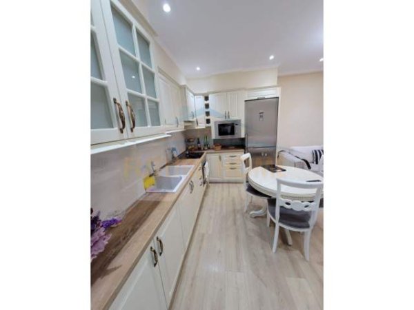 Tirane, shitet apartament 2+1+BLK Kati 3, 88 m² 102.000 Euro (Rruga e Kavajes)