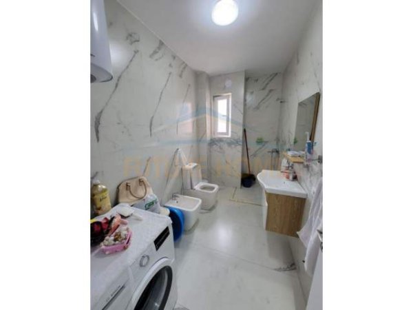 Tirane, shitet apartament 2+1+BLK Kati 3, 88 m² 102.000 Euro (Rruga e Kavajes)