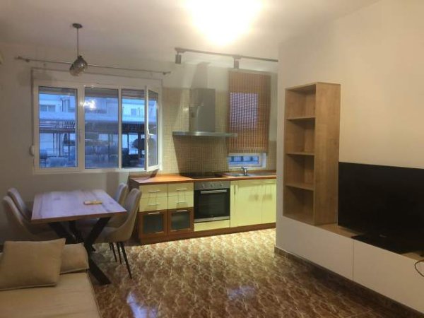 Tirane, jepet me qera apartament 1+1+BLK Kati 6, 65 m² 550 Euro (kavajes)