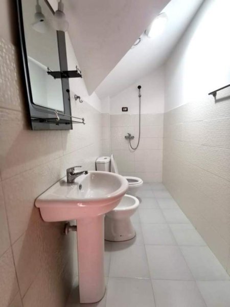 Tirane, jepet me qera shtepi 1+1 Kati 3, 350 Euro