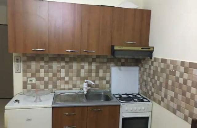 Tirane, jepet me qera apartament 1+1 Kati 4, 50 m² 35.000 Leke (Prokuroria)