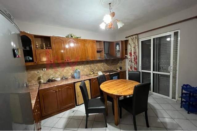 Tirane, jepet me qera Vile Kati 2, 85 m² 450 Euro (Yzberisht)