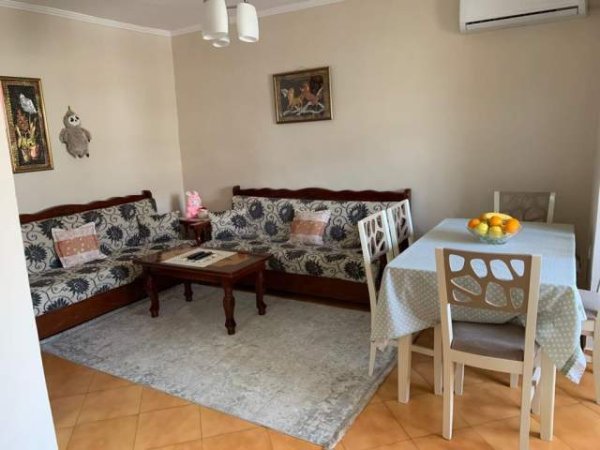 Tirane, jepet me qera apartament 1+1 Kati 5, 59 m² 300 Euro (Varri i Bamit)