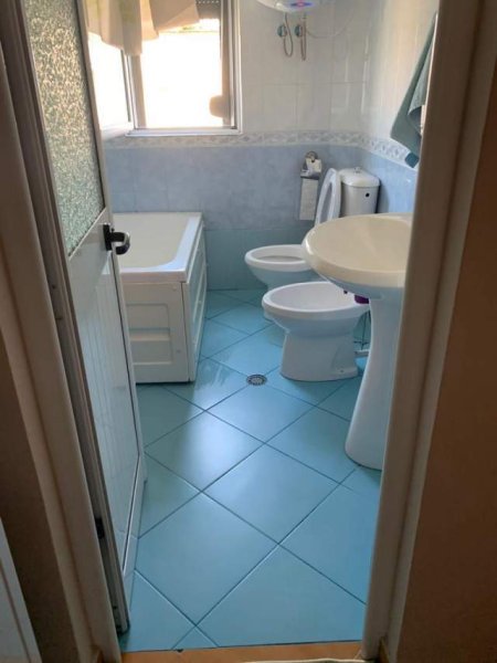 Tirane, jepet me qera apartament 1+1 Kati 5, 59 m² 300 Euro (Varri i Bamit)