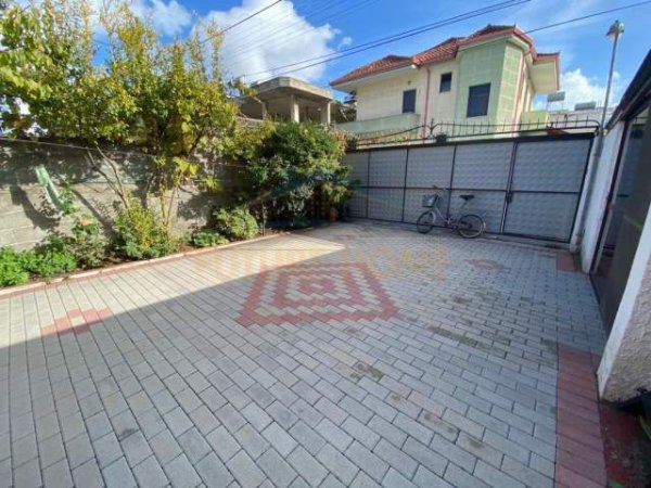 Durres, ofert shtepi 3+1 Kati 1, 246 m² 93.000 Euro (Tregu industrial)