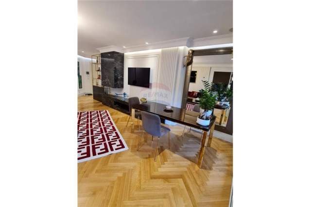 Tirane, jepet me qera apartament 2+1 Kati 2, 150 m² 2.000 Euro (kopshti botaik)