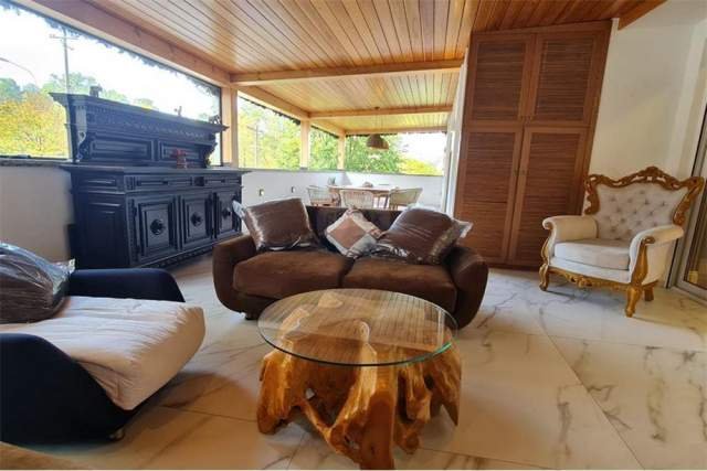 Tirane, jepet me qera apartament 2+1 Kati 2, 150 m² 2.000 Euro (kopshti botaik)