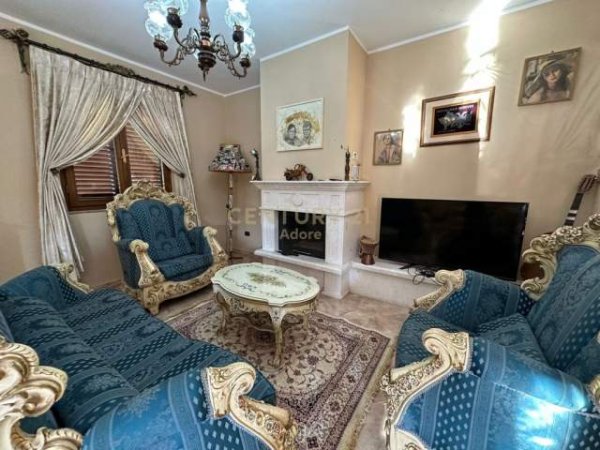 Tirane, jepet me qera Vile 3+1+A+BLK Kati 0, 160 m² 800  (Pakuqan)