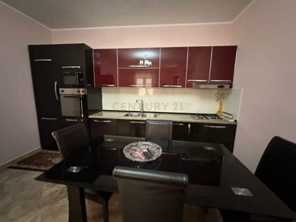 Tirane, jepet me qera Vile 3+1+A+BLK Kati 0, 160 m² 800  (Pakuqan)