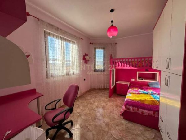 Tirane, jepet me qera Vile 3+1+A+BLK Kati 0, 160 m² 800  (Pakuqan)