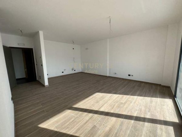 Tirane, shitet apartament 2+1+BLK Kati 1, 102 m² 230.000 Euro (TEG)