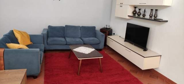 Tirane, jepet me qera apartament duplex 4+1+BLK Kati 3, 300 m² 400 Euro (Restorant Fresku)