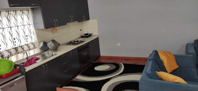Tirane, jepet me qera apartament duplex 4+1+BLK Kati 3, 300 m² 400 Euro (Restorant Fresku)