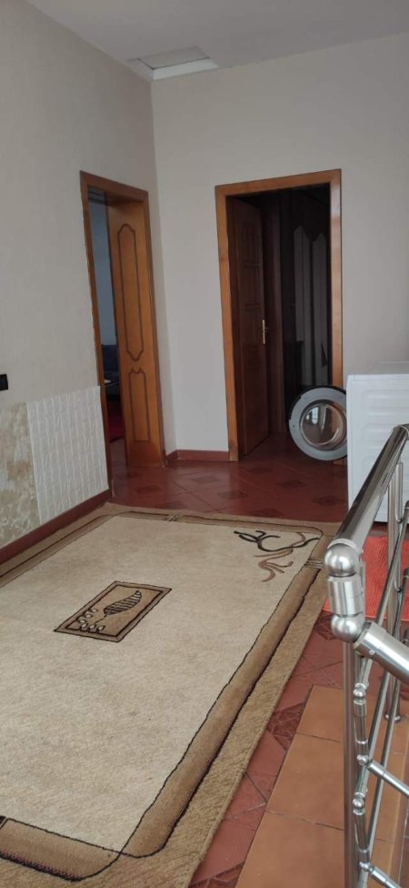 Tirane, jepet me qera apartament duplex 4+1+BLK Kati 3, 300 m² 400 Euro (Restorant Fresku)