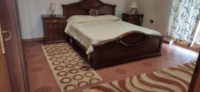 Tirane, jepet me qera apartament duplex 4+1+BLK Kati 3, 300 m² 400 Euro (Restorant Fresku)
