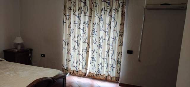 Tirane, jepet me qera apartament duplex 4+1+BLK Kati 3, 300 m² 400 Euro (Restorant Fresku)