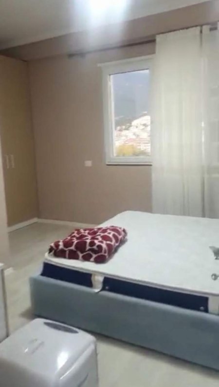 Tirane, jepet me qera apartament 2+1 Kati 10, 100 m² 400 Euro (Kinostudio)