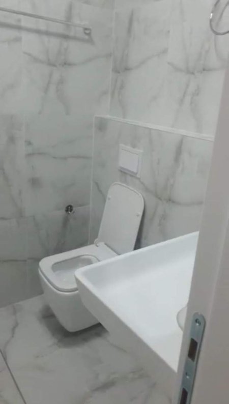 Tirane, jepet me qera apartament 2+1 Kati 10, 100 m² 400 Euro (Kinostudio)